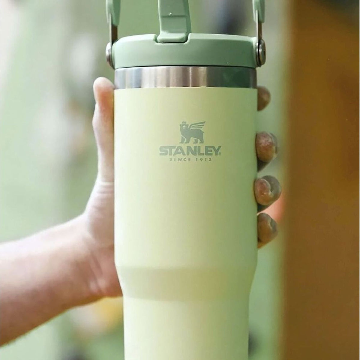 IceFlow Flip Straw Tumbler 0.89L