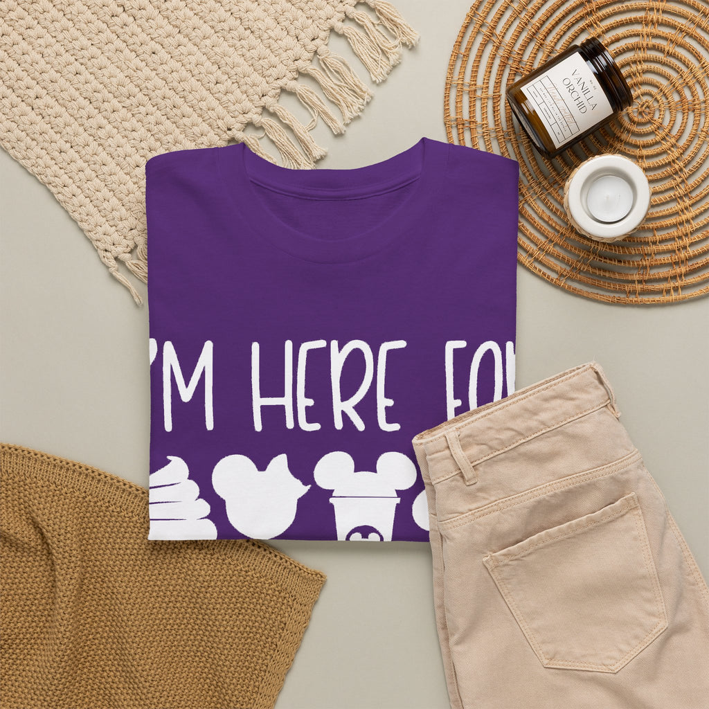 I'm here for the snacks Unisex Heavy Cotton Tee