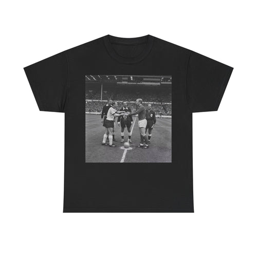 1966 World Cup Winners England Vintage Soccer Captains Coin Toss T-Shirt
