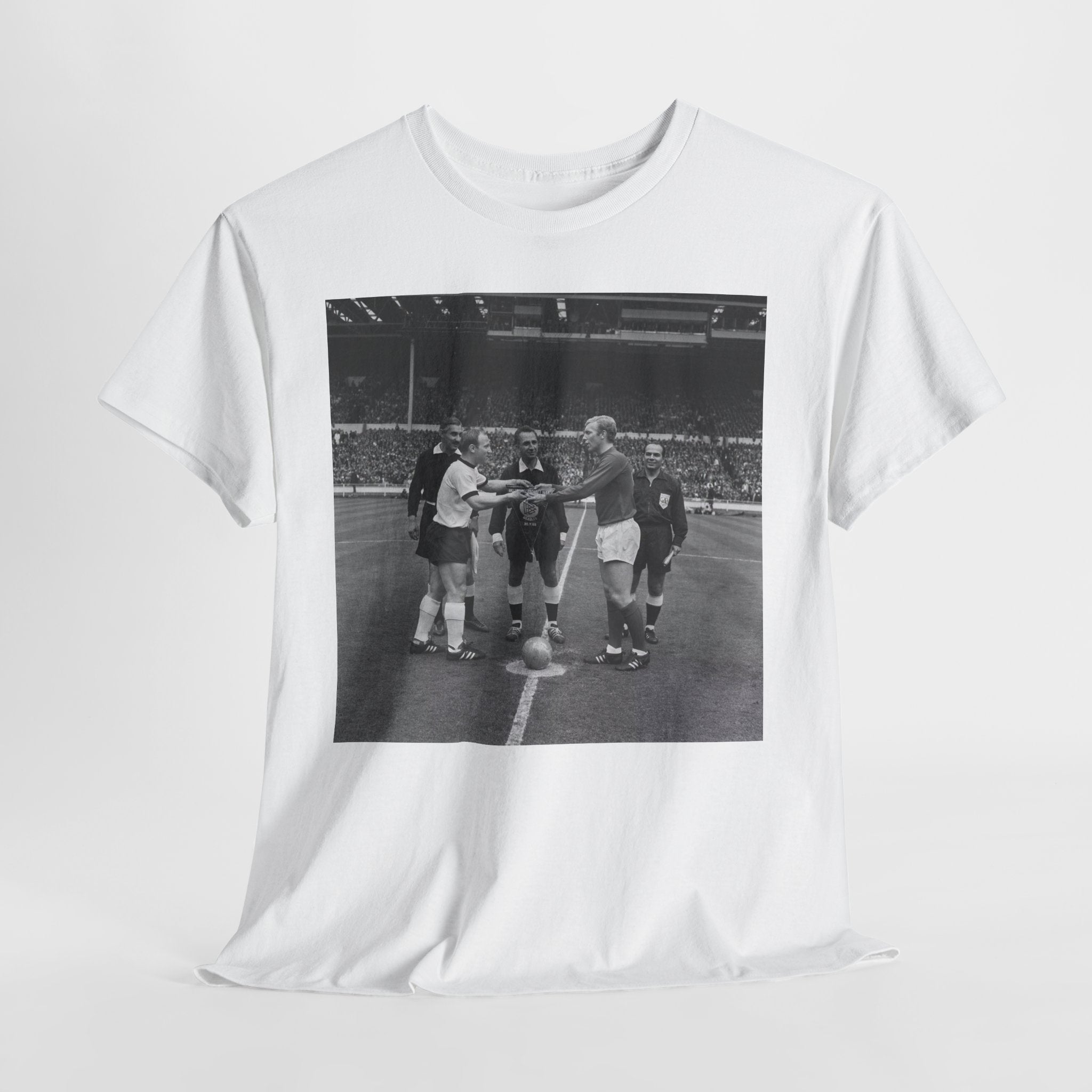 1966 World Cup Winners England Vintage Soccer Captains Coin Toss T-Shirt