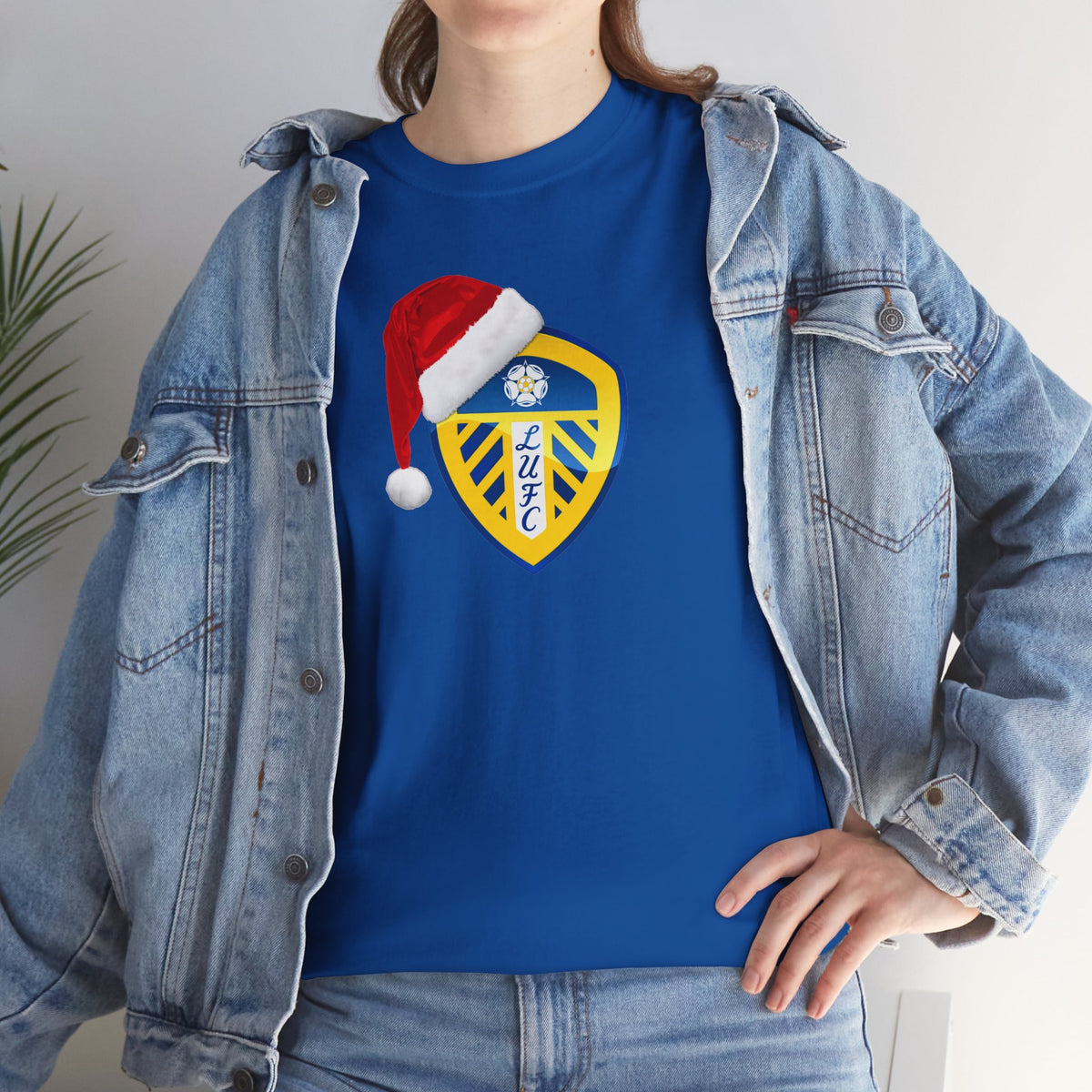 Leeds United Santa Hat Christmas Soccer Crest T‑Shirt – Festive Football Fan Tee