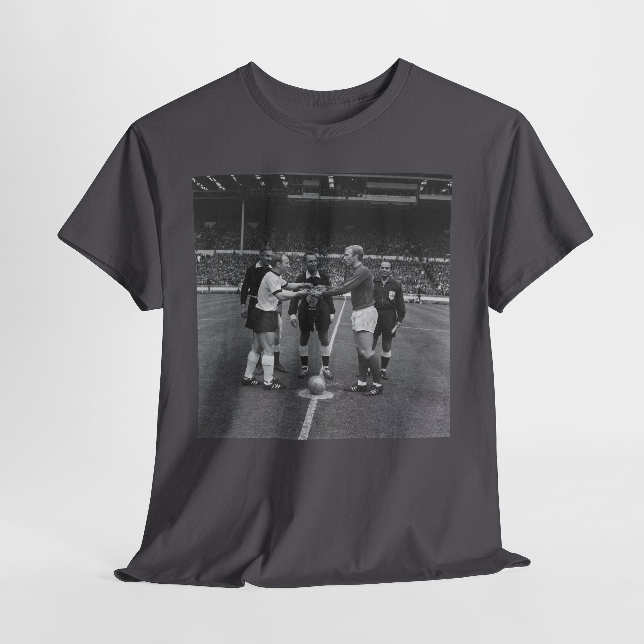 1966 World Cup Winners England Vintage Soccer Captains Coin Toss T-Shirt