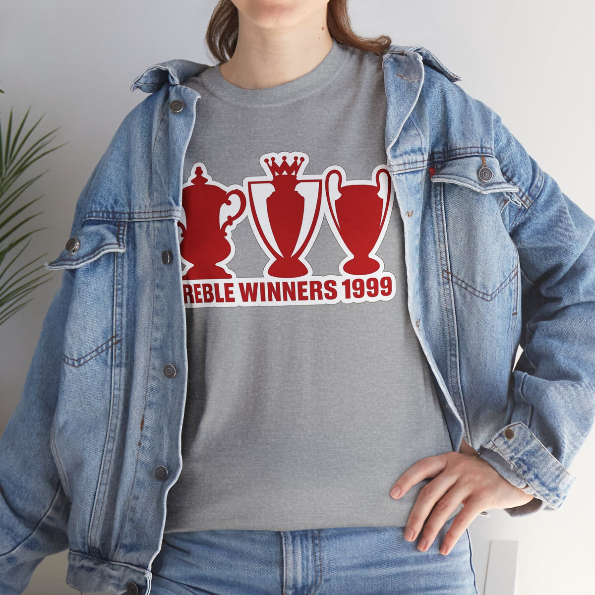 Manchester United Treble Winners 1999 Trophy Graphic Cotton T-Shirt