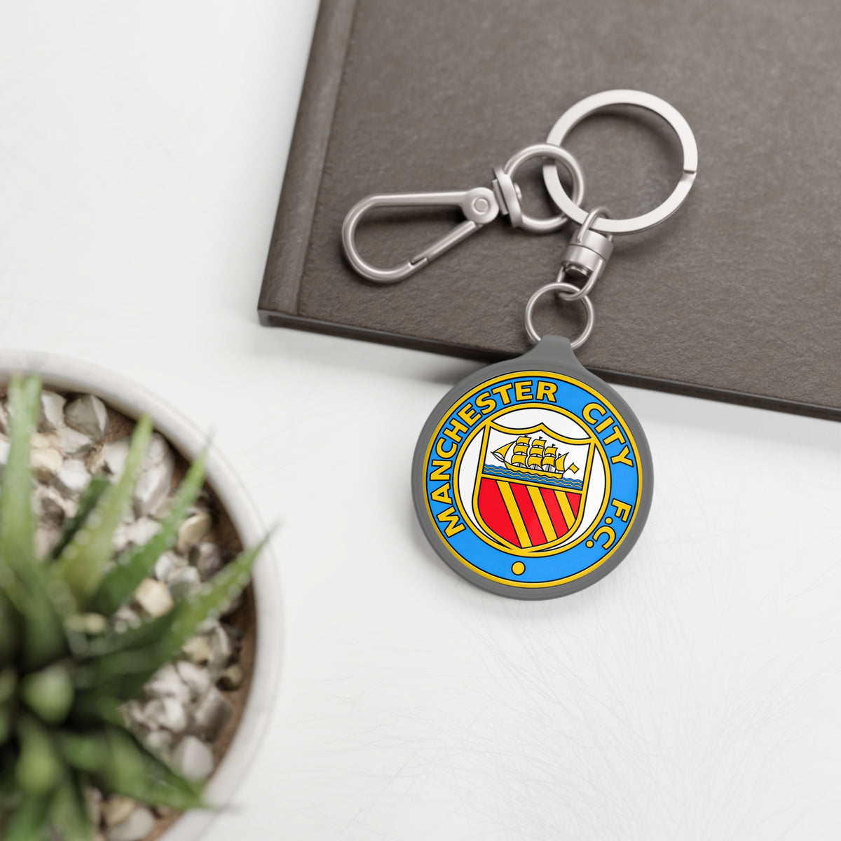 Manchester City FC Retro Round Crest Keyring Tag — Football Club Keychain Accessory