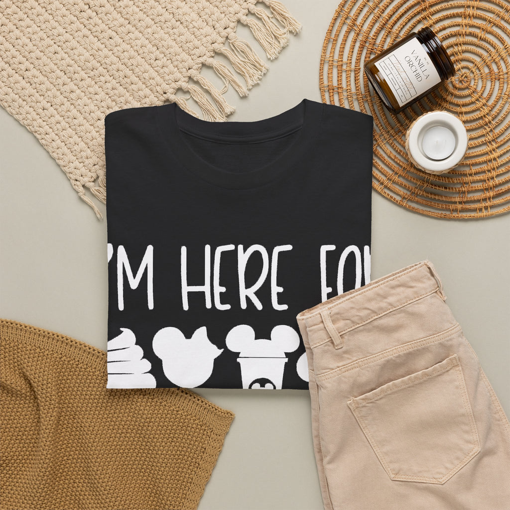 I'm here for the snacks Unisex Heavy Cotton Tee