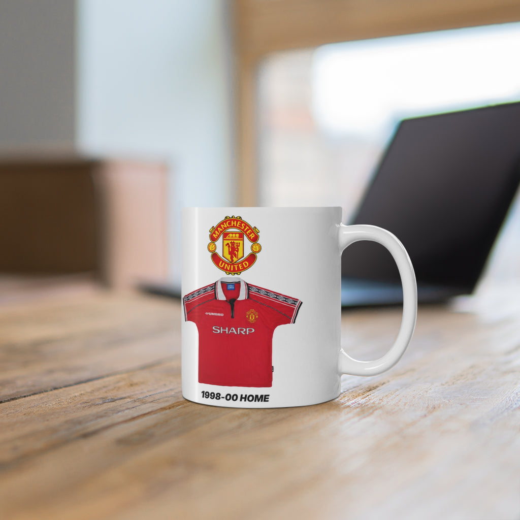 Manchester United Retro 1998-00 Home Jersey Mug — Ceramic Coffee Cup (11oz & 15oz)