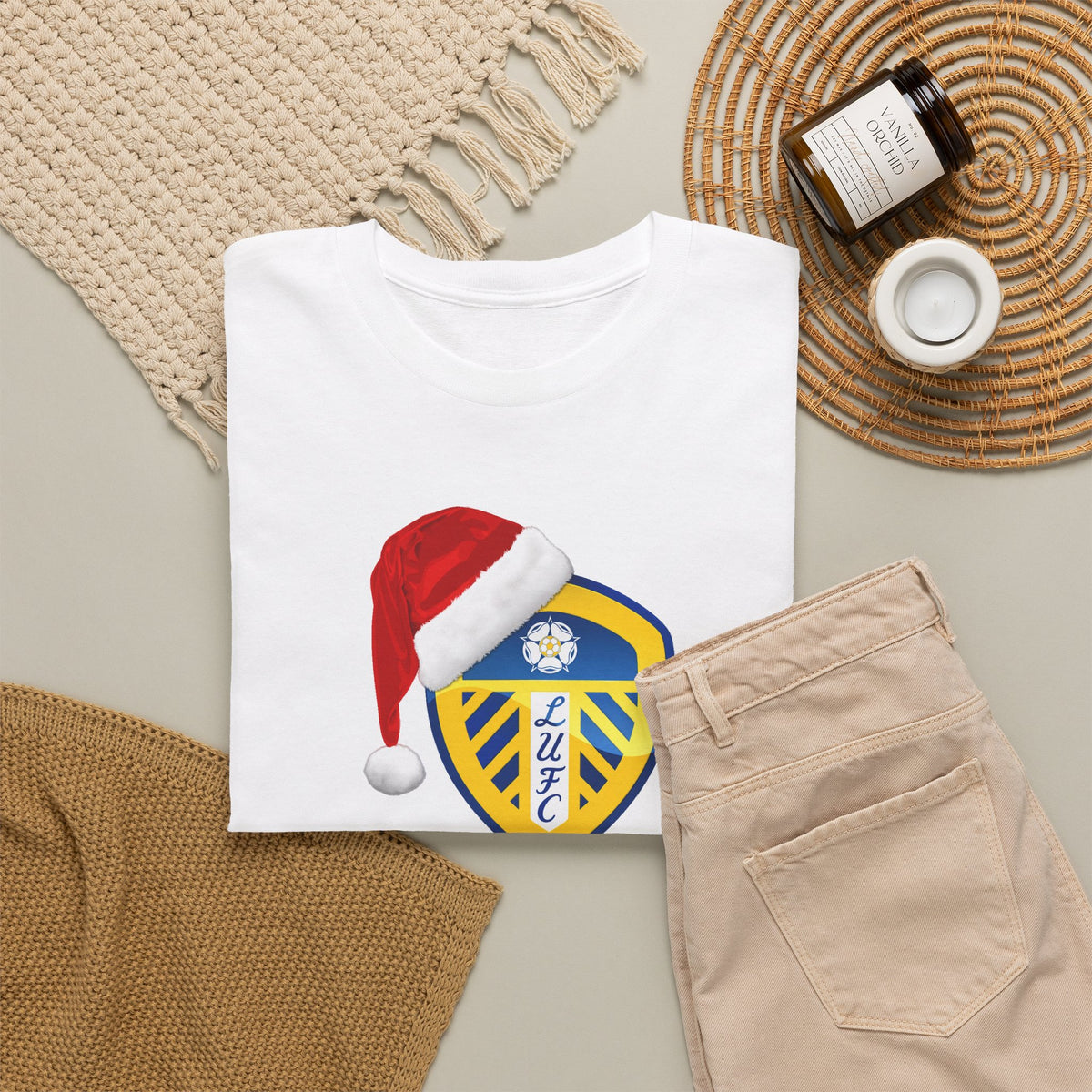 Leeds United Santa Hat Christmas Soccer Crest T‑Shirt – Festive Football Fan Tee