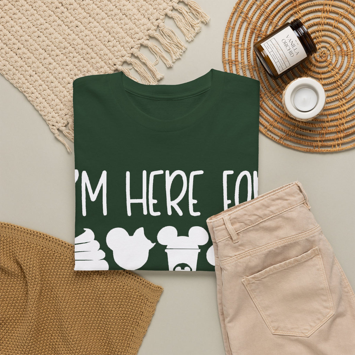 I'm here for the snacks Unisex Heavy Cotton Tee