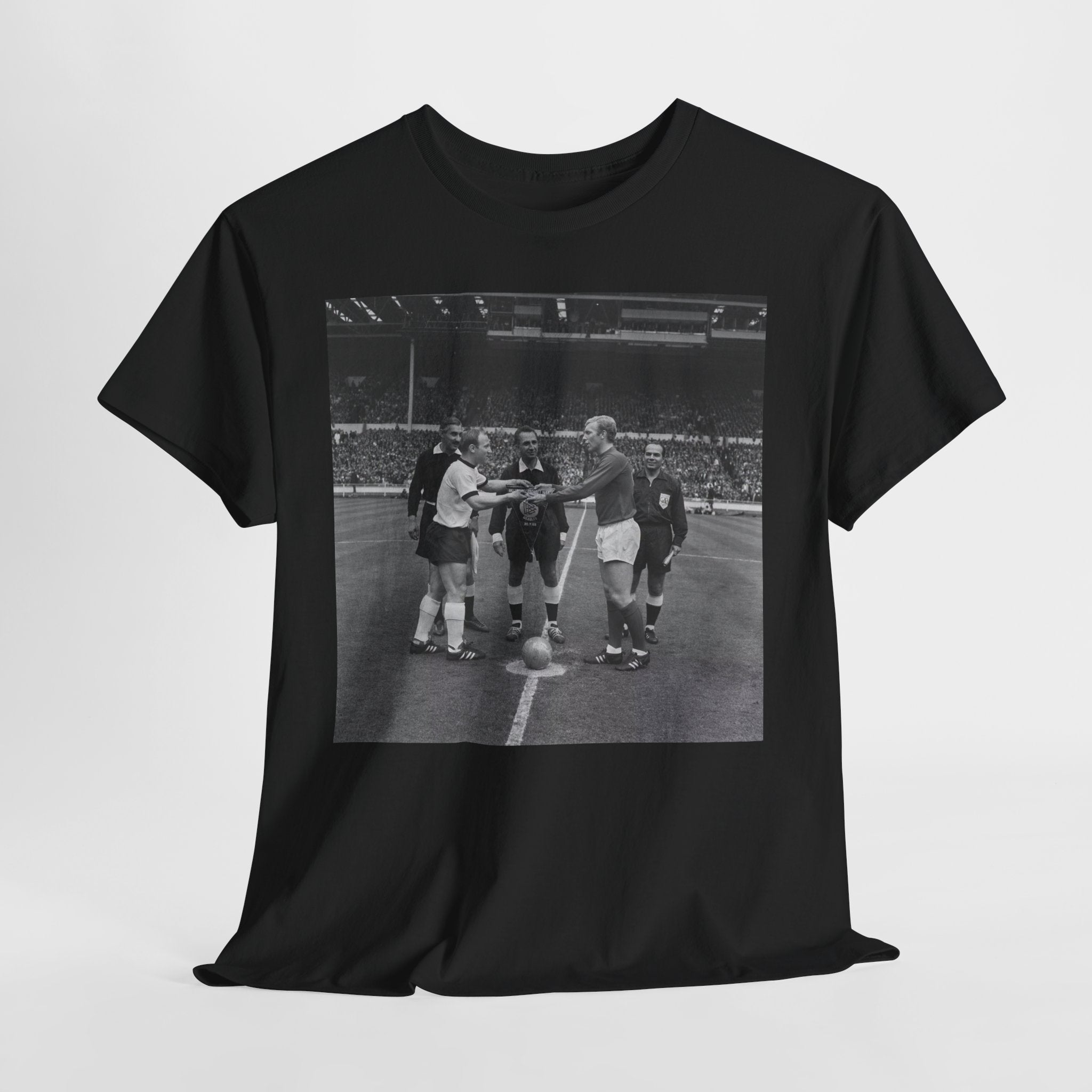 1966 World Cup Winners England Vintage Soccer Captains Coin Toss T-Shirt