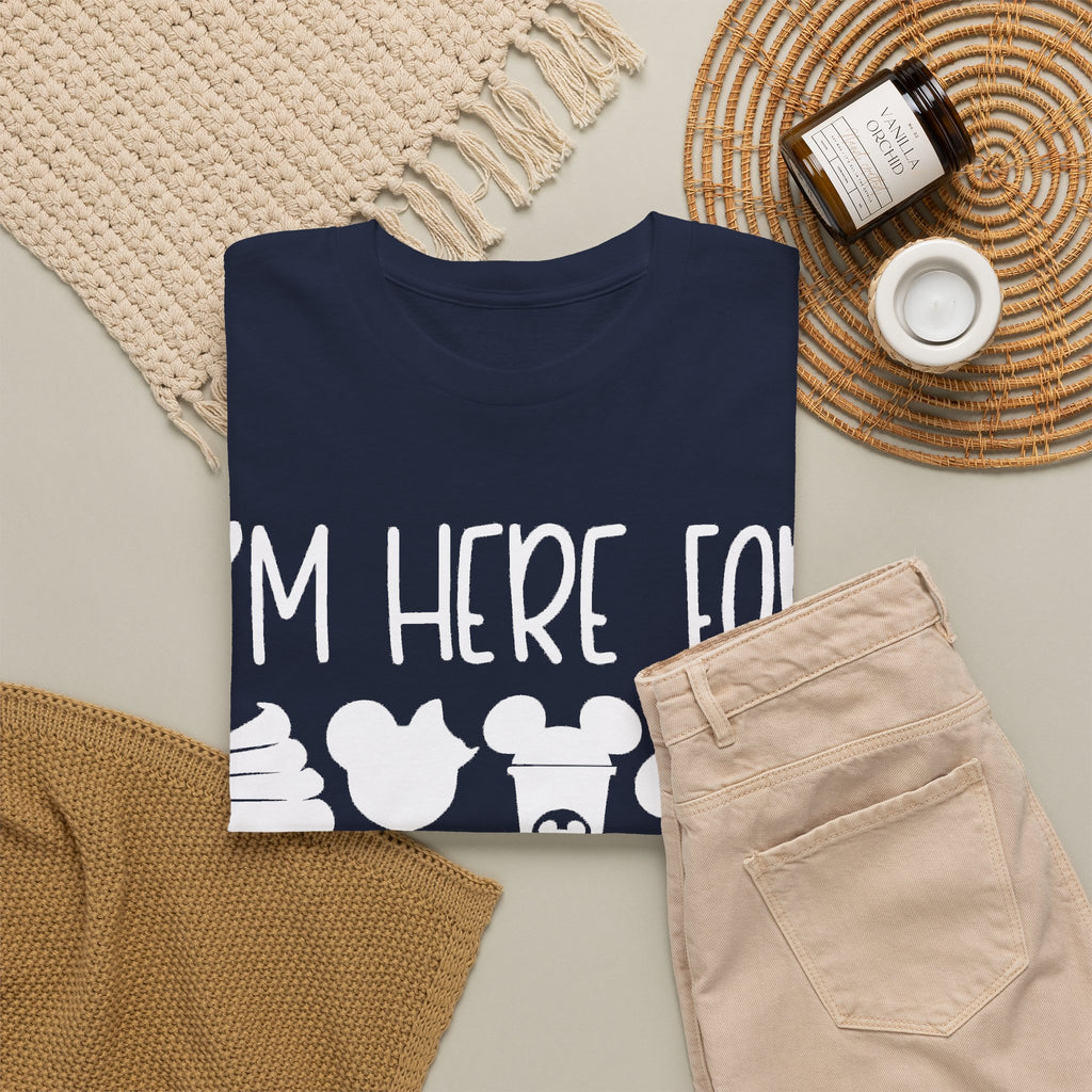 I'm here for the snacks Unisex Heavy Cotton Tee