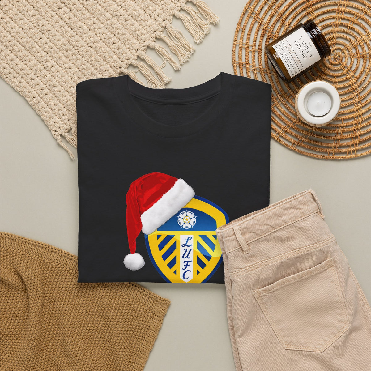 Leeds United Santa Hat Christmas Soccer Crest T‑Shirt – Festive Football Fan Tee