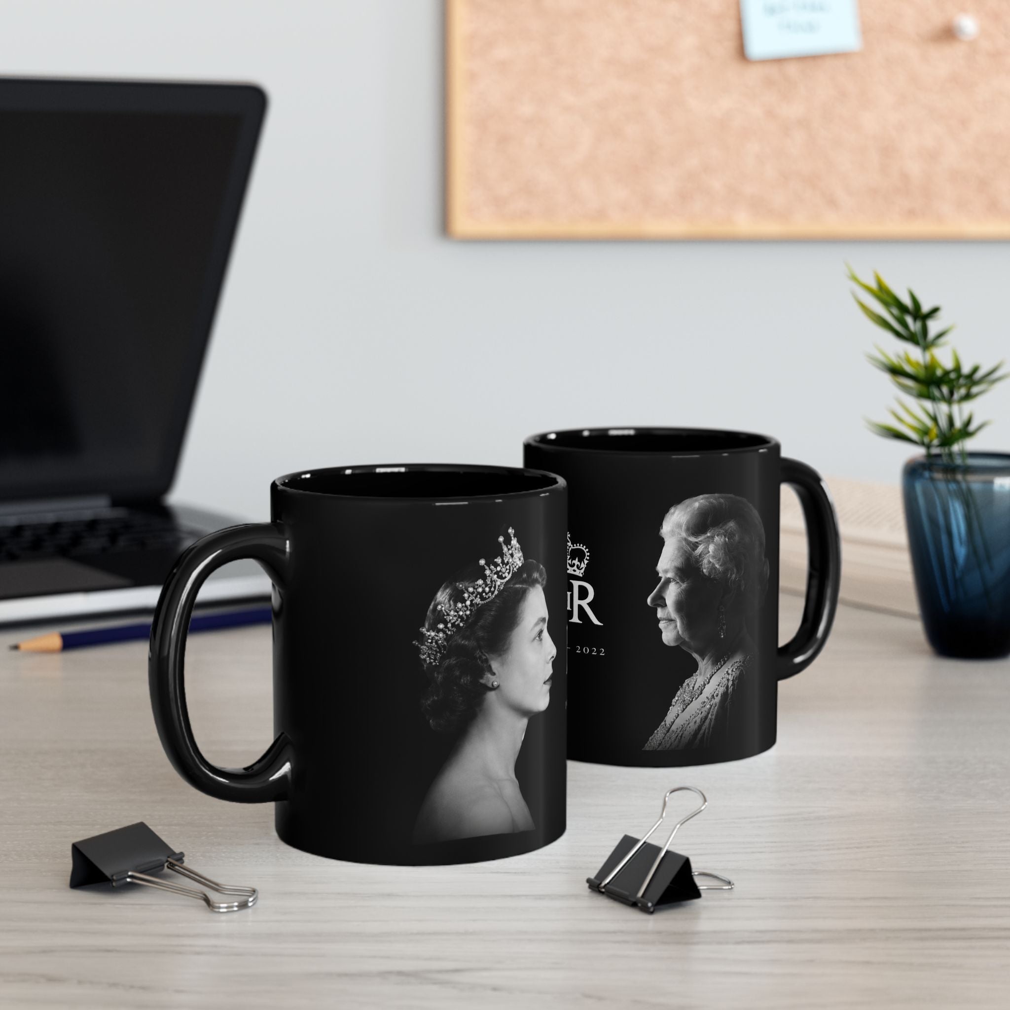 Queen Elizabeth II Memorial Black Mug – E II R Tribute Design (1926–2022)