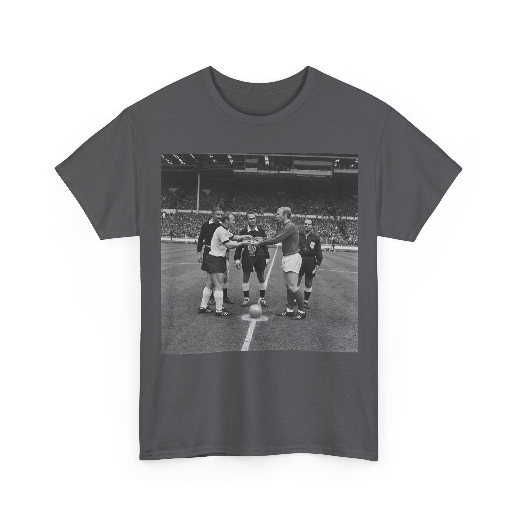 1966 World Cup Winners England Vintage Soccer Captains Coin Toss T-Shirt