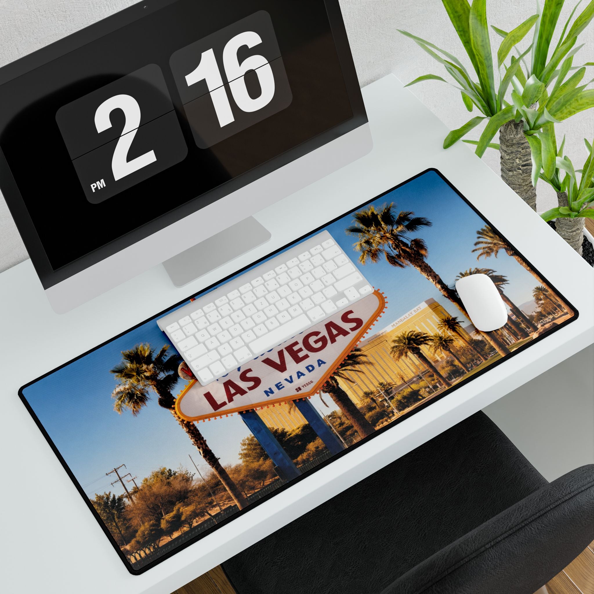 Las Vegas Welcome Sign Desk Mat — Retro Palm Trees Gaming Mousepad