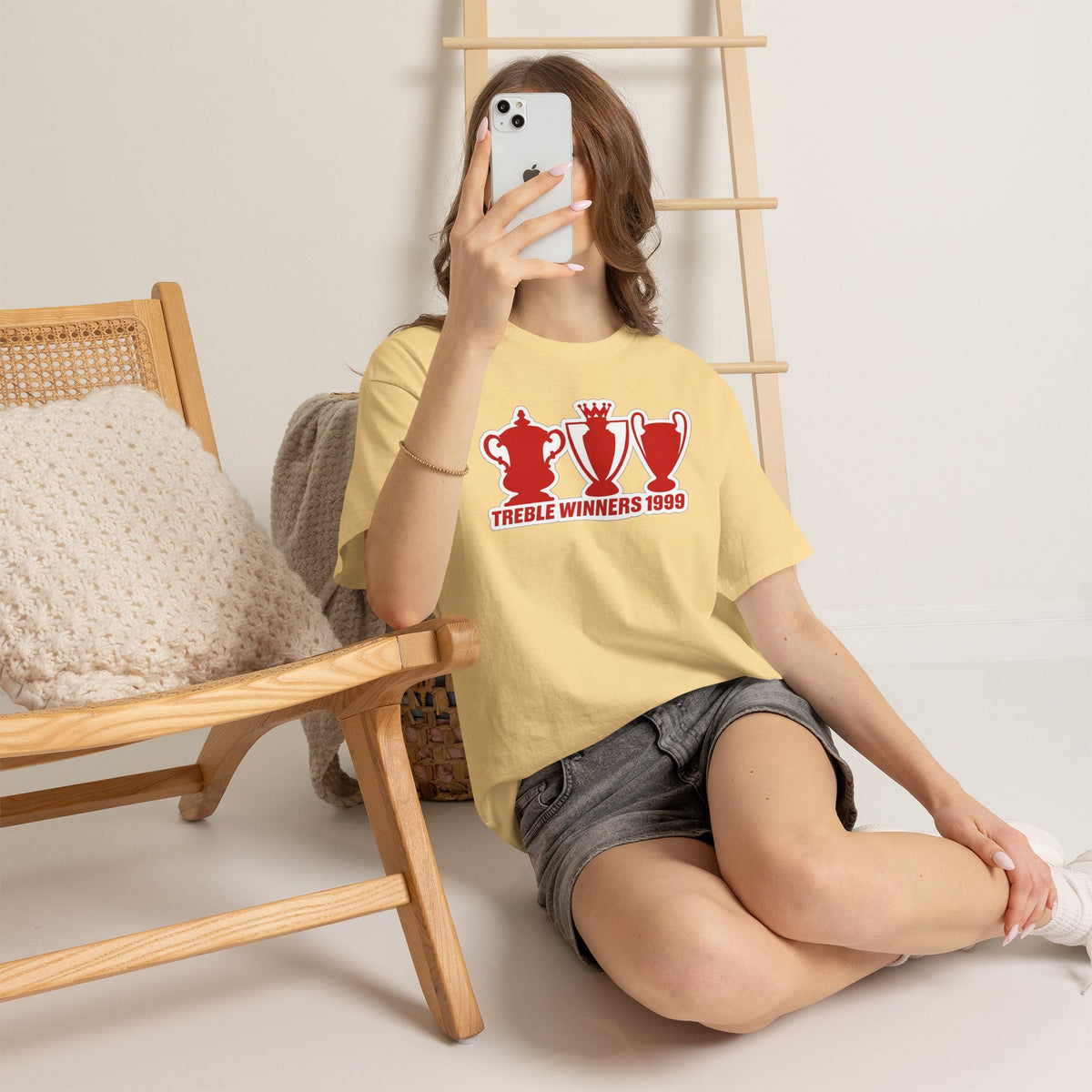 Manchester United Treble Winners 1999 Trophy Graphic Cotton T-Shirt