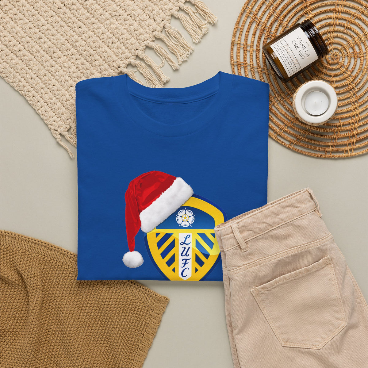Leeds United Santa Hat Christmas Soccer Crest T‑Shirt – Festive Football Fan Tee