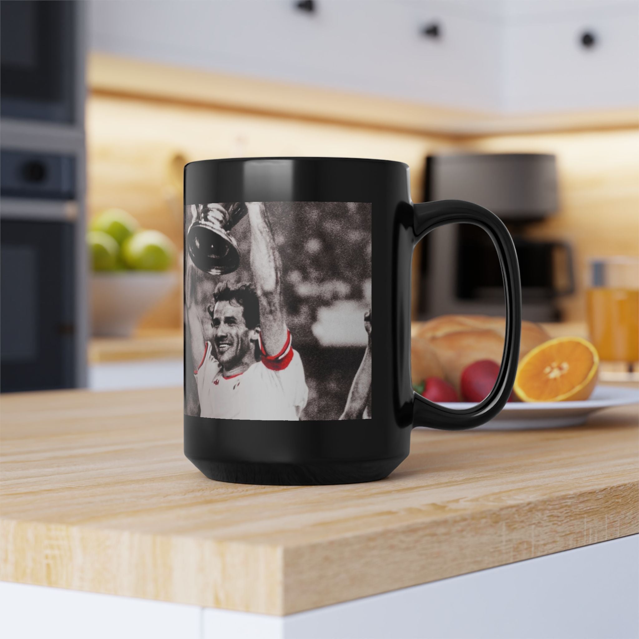 Franco Baresi AC Milan Tribute Black Mug – Vintage Trophy Celebration (11oz/15oz)