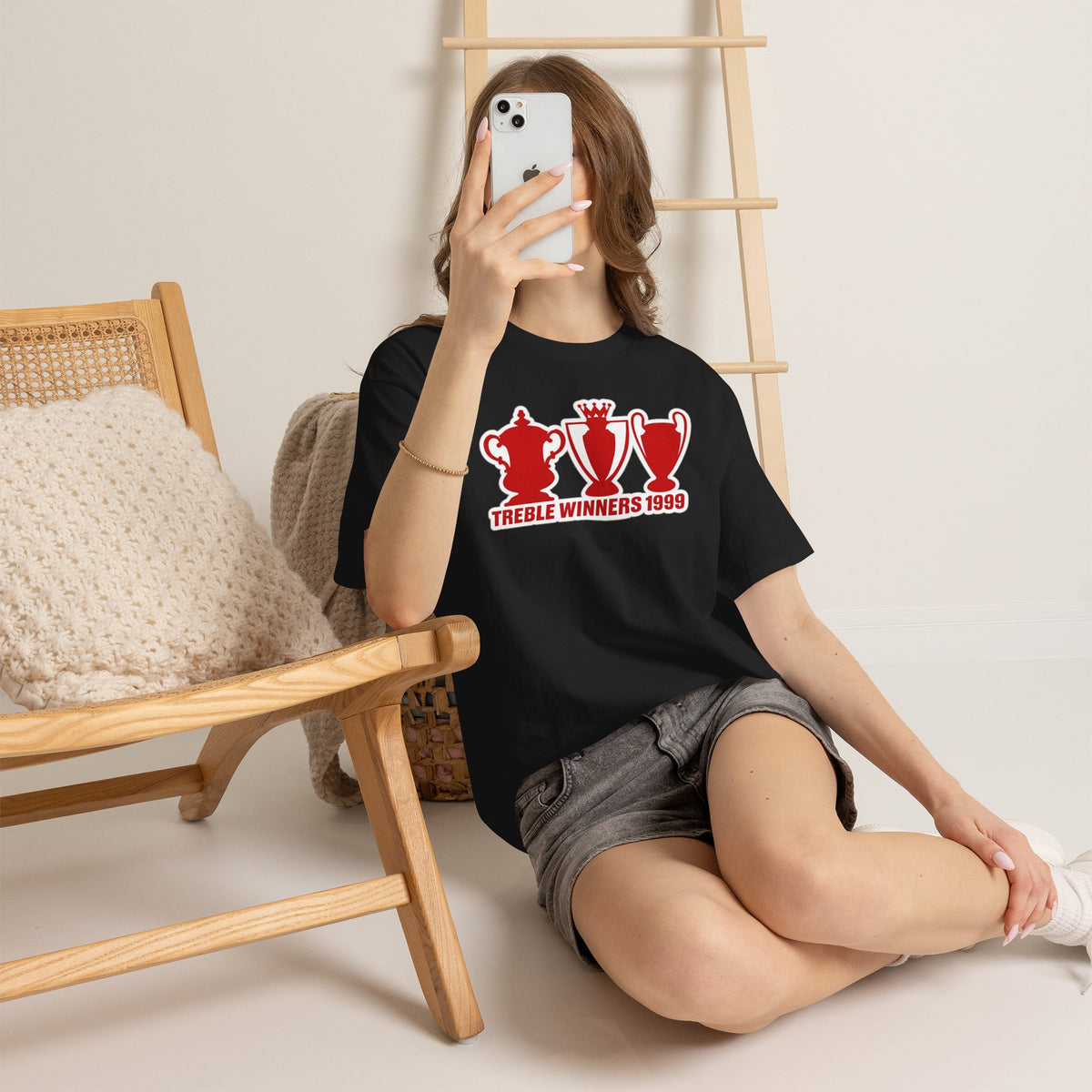 Manchester United Treble Winners 1999 Trophy Graphic Cotton T-Shirt