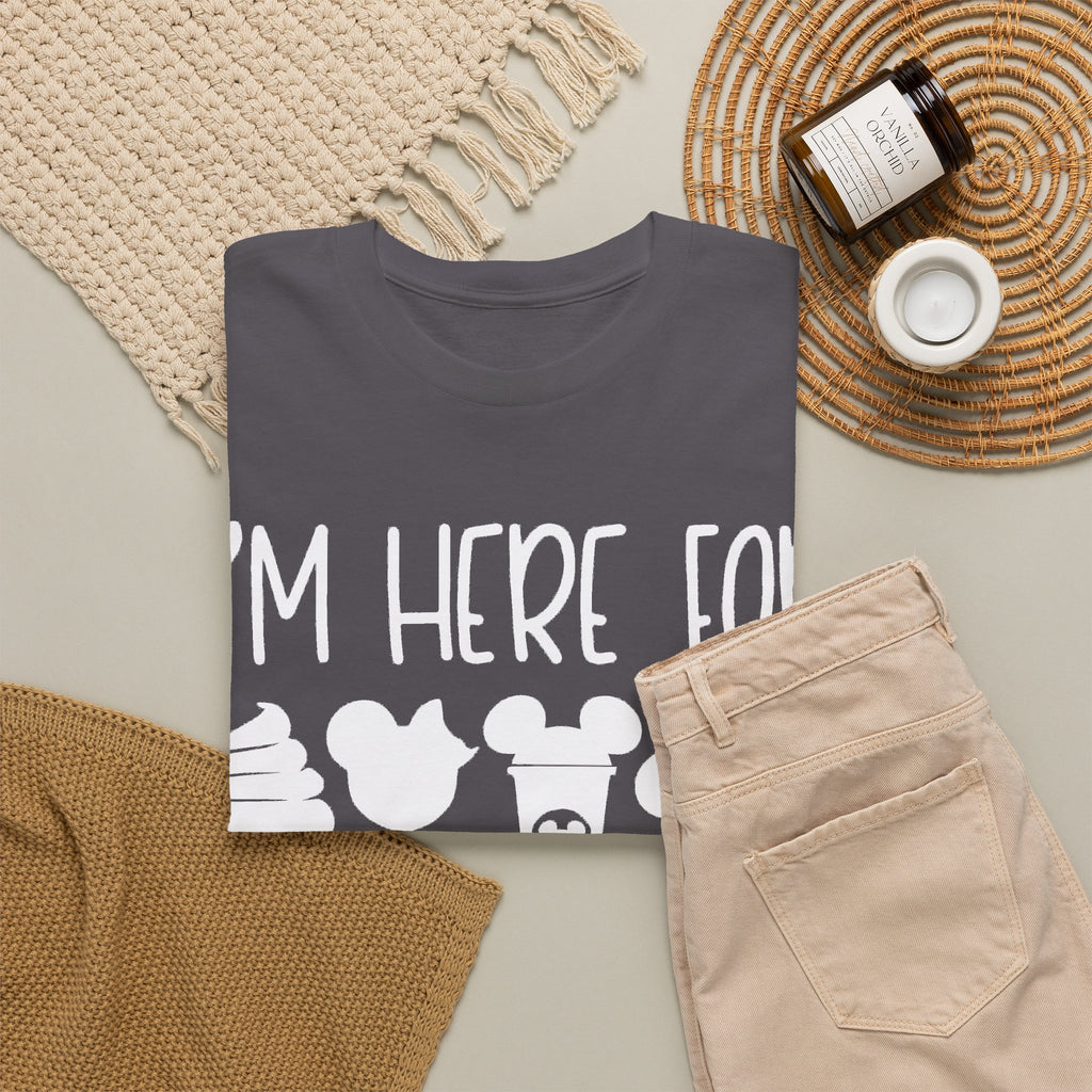 I'm here for the snacks Unisex Heavy Cotton Tee