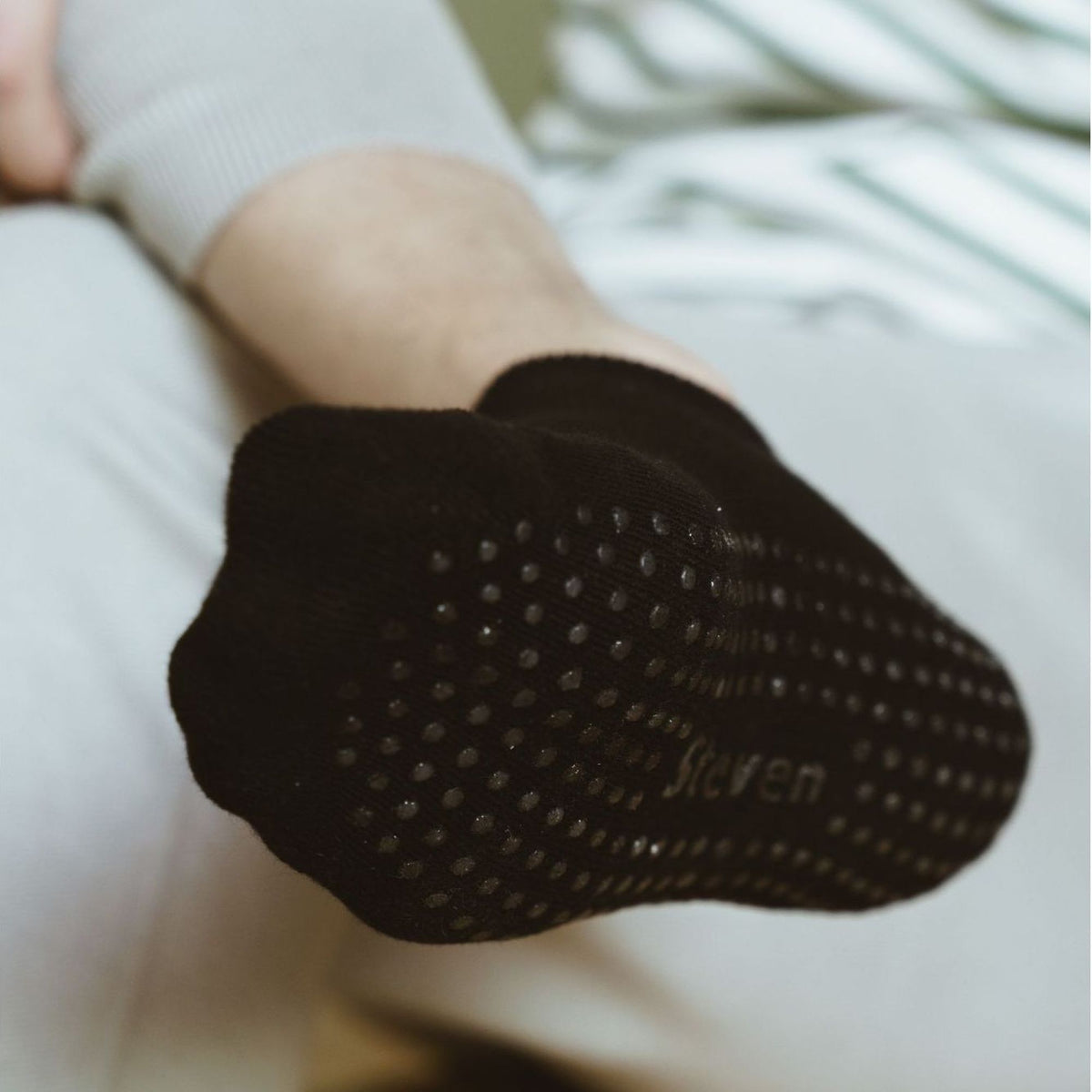 1 Pack Mens Soft Cotton Low Cut Trainer Socks with Non Slip Grips