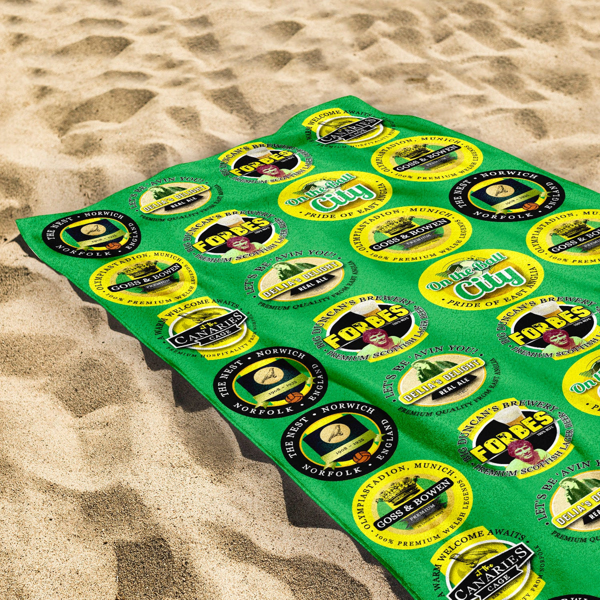 Norwich - Football Legends - Microfibre Beach Towel - 150cm x 75cm
