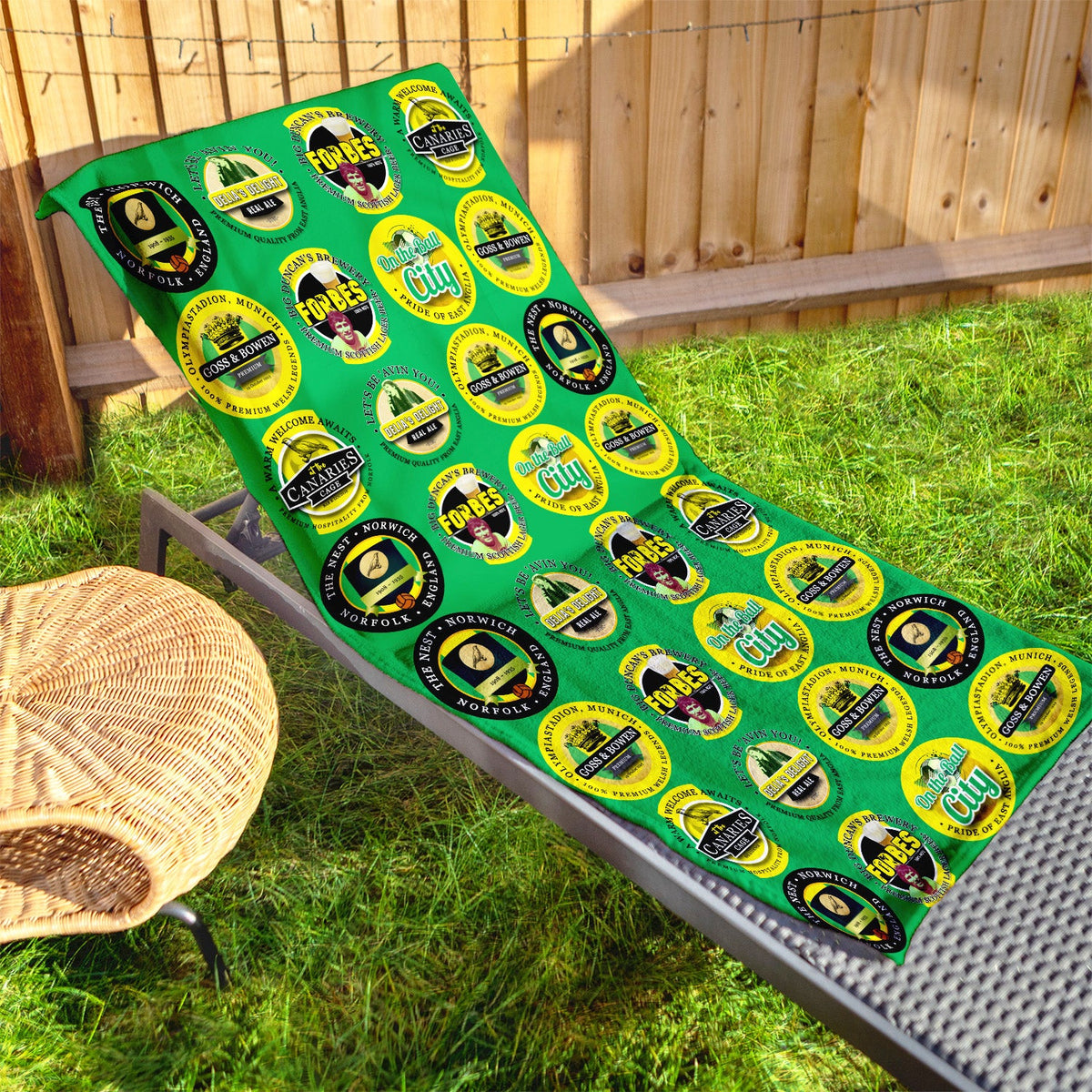 Norwich - Football Legends - Microfibre Beach Towel - 150cm x 75cm